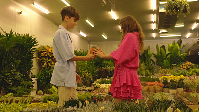 Viata in Roz Music Video